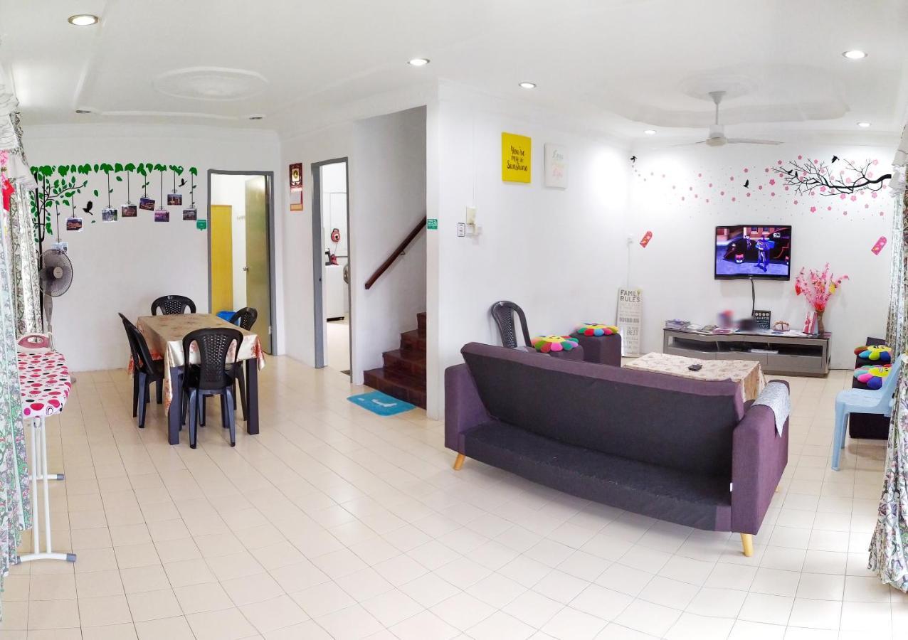 H Homestay Sibu - 100Mbps Wifi, Full Astro & Private Parking! Esterno foto