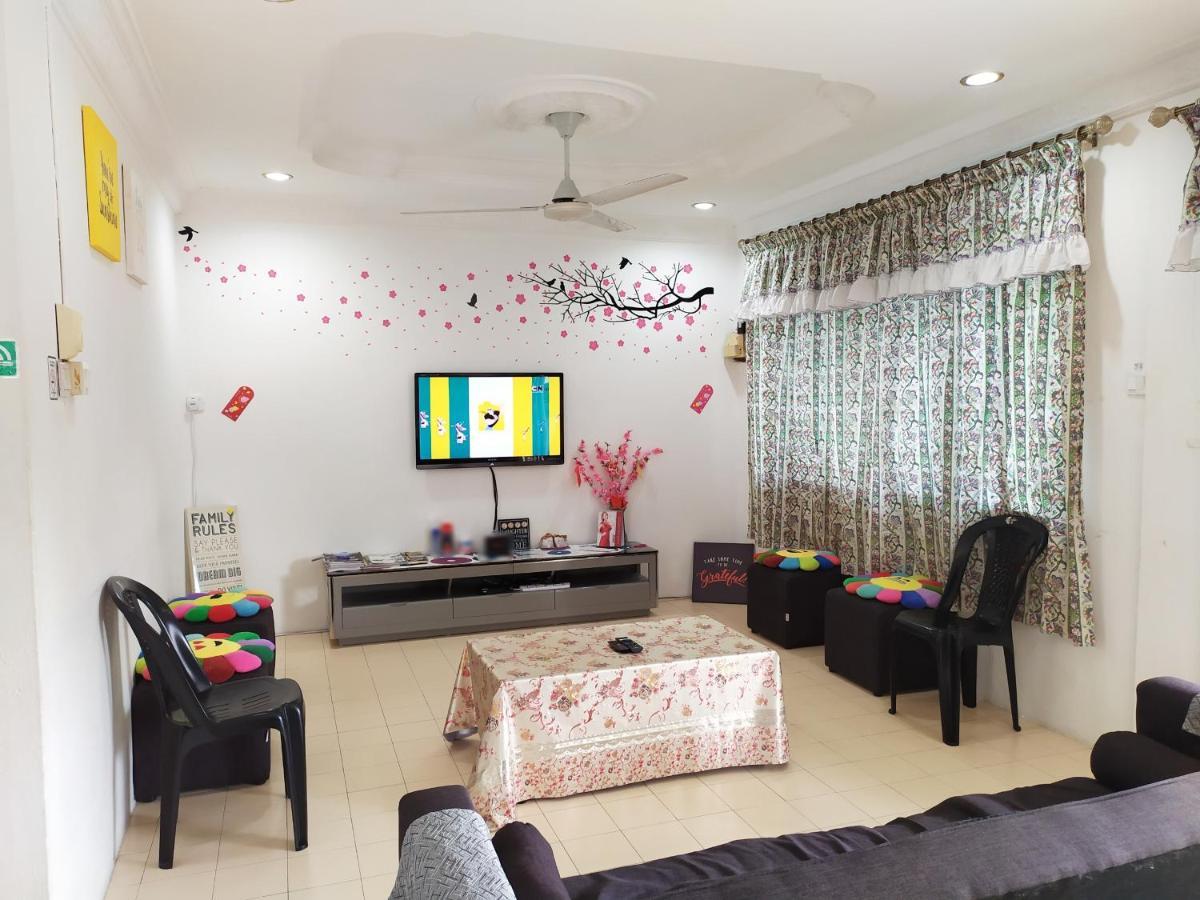 H Homestay Sibu - 100Mbps Wifi, Full Astro & Private Parking! Esterno foto